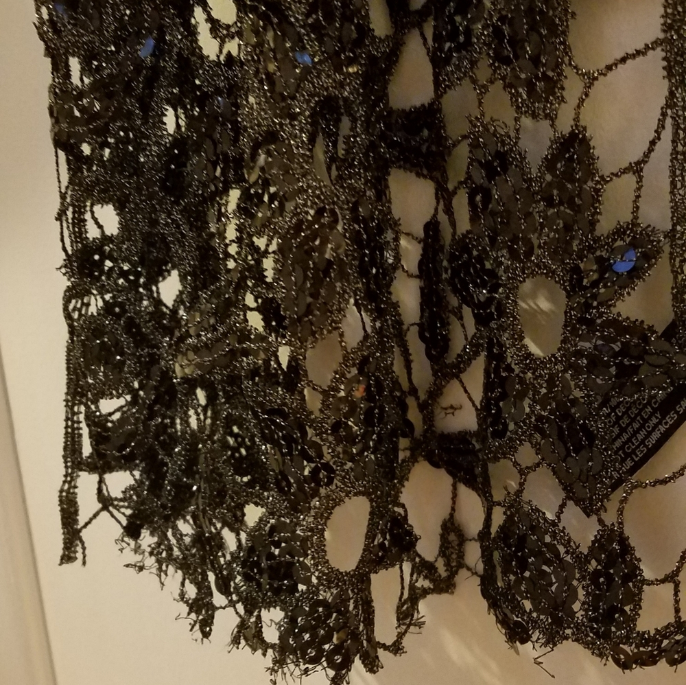 Black Shawl - Picture 4 of 4